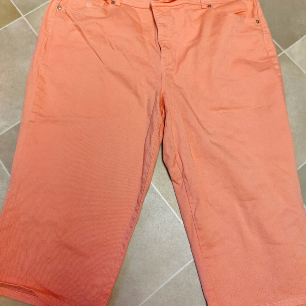 Light Peach Gloria Vanderbilt Capri